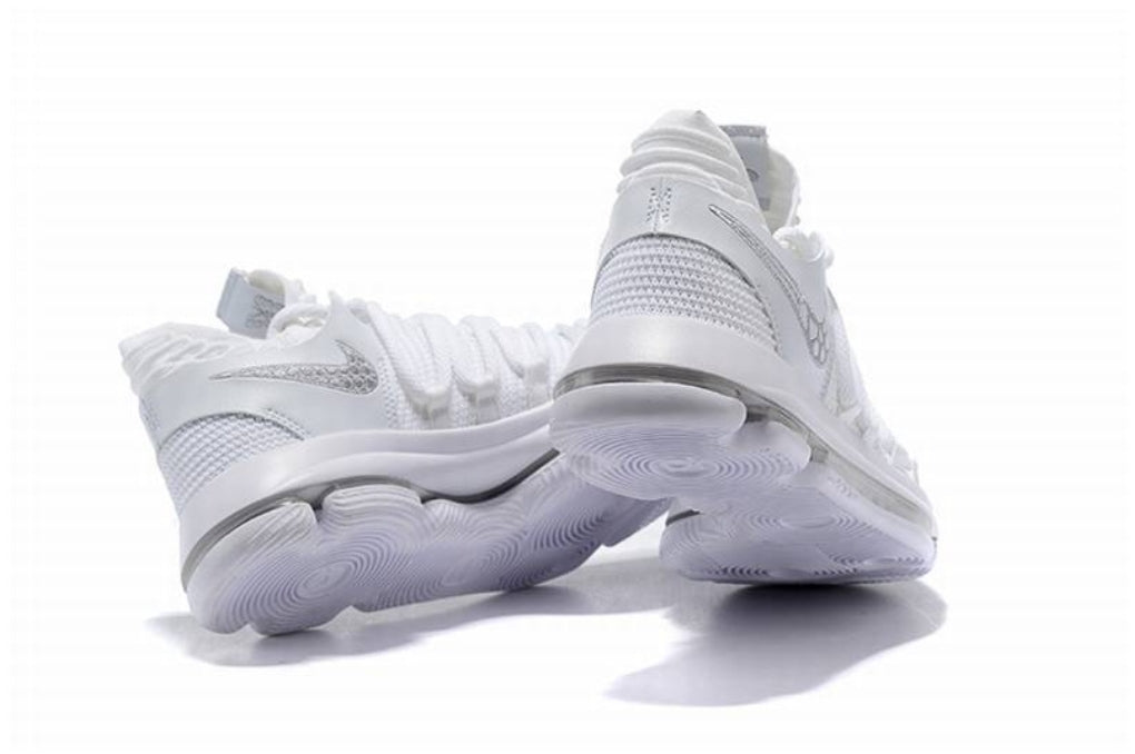 Les baskets Kevin Durant offrent un style emblématique et une performance exceptionnelle.
design distinctif.pas cher. Le moins cher.
