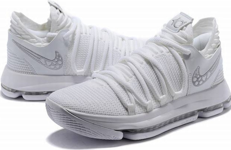 Les baskets Kevin Durant offrent un style emblématique et une performance exceptionnelle.
design distinctif.pas cher. Le moins cher.