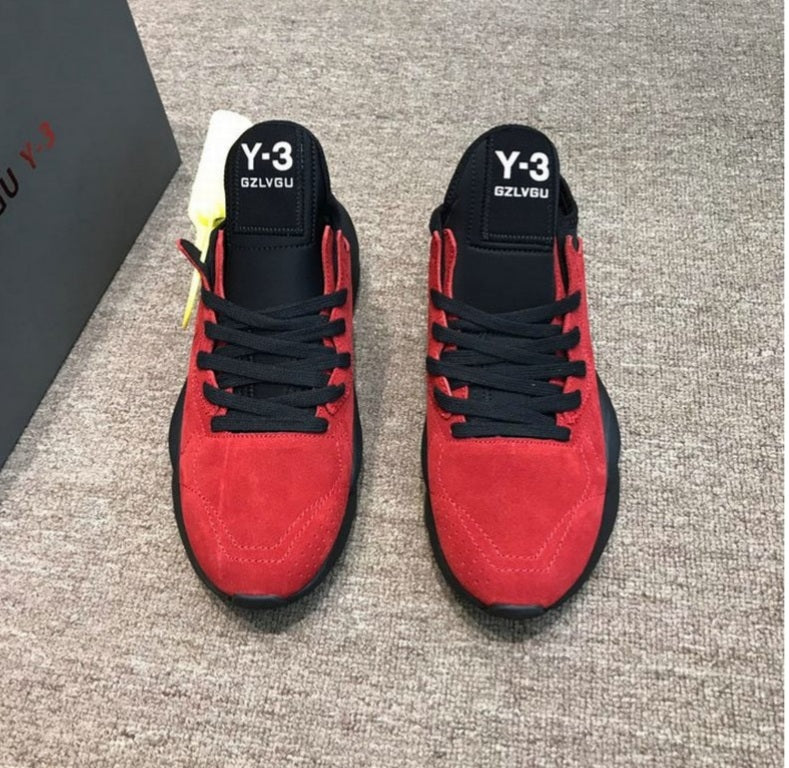 Les baskets Adidas Y-3 combinent un style avant-gardiste à une performance haut de gamme.
leur design innovant, pas cher. Le moins cher.