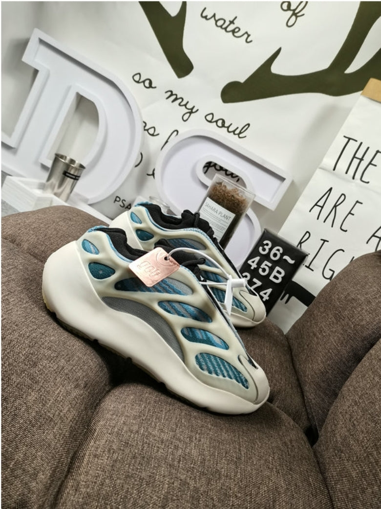 Les baskets Adidas Yeezy 700 V3 allient un style distinctif à un confort exceptionnel.
Par ailleurs, leur design unique et leur utilisation.