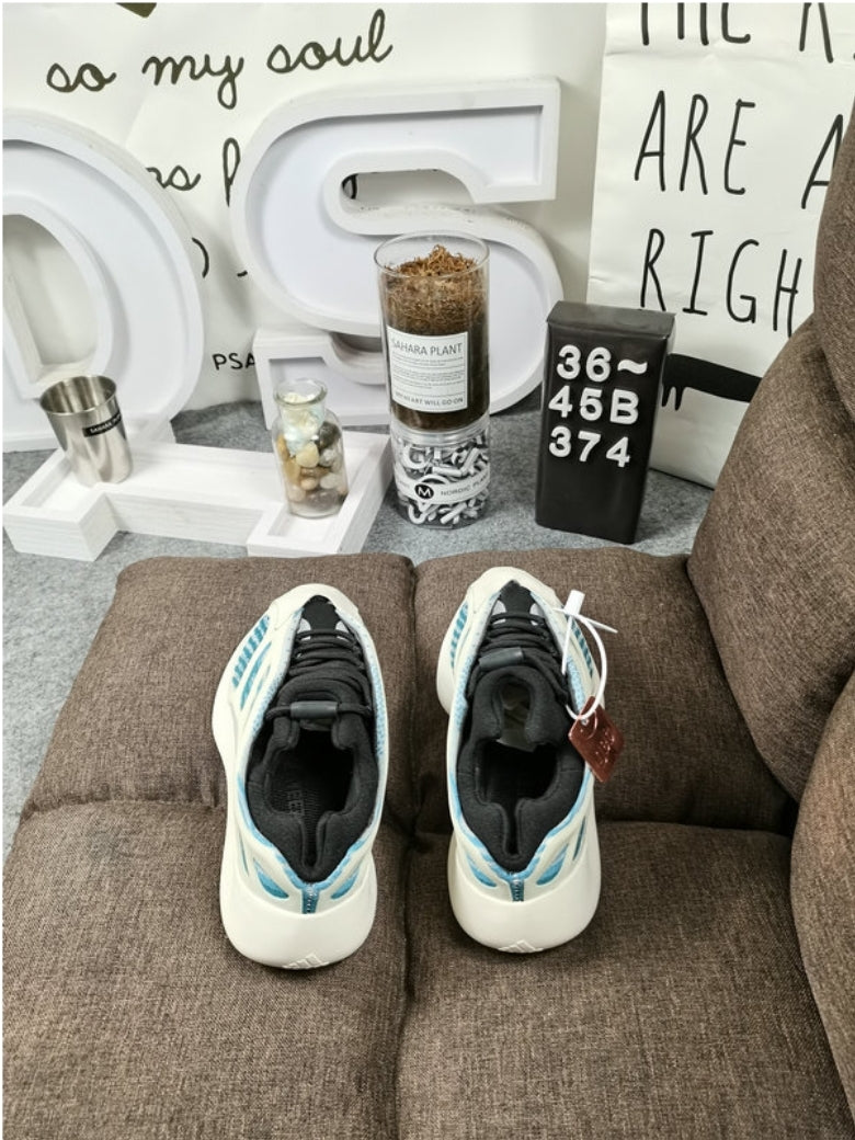 Les baskets Adidas Yeezy 700 V3 allient un style distinctif à un confort exceptionnel.
Par ailleurs, leur design unique et leur utilisation.