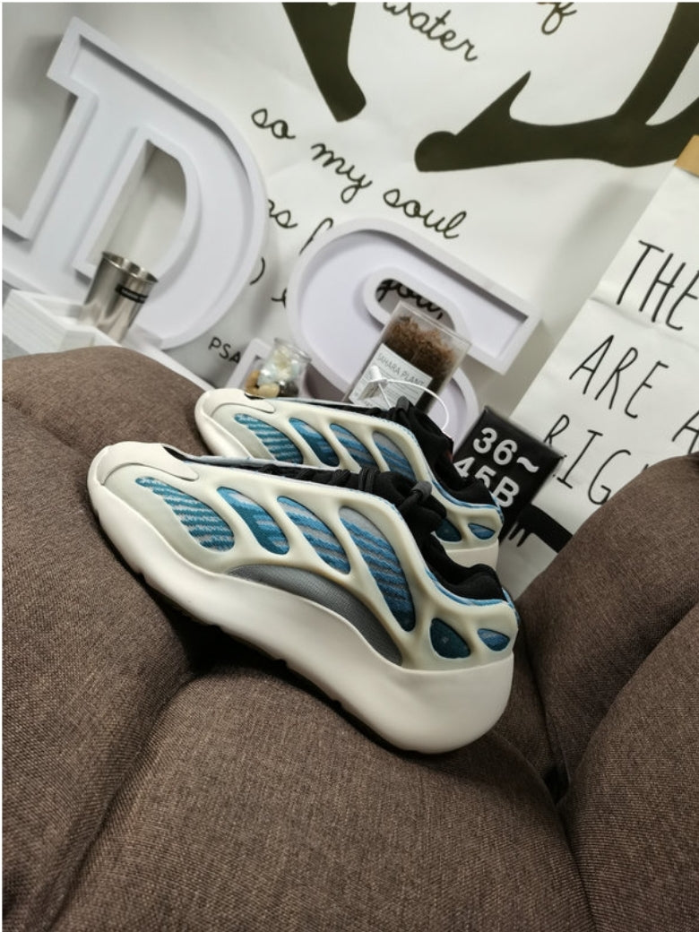 Les baskets Adidas Yeezy 700 V3 allient un style distinctif à un confort exceptionnel.
Par ailleurs, leur design unique et leur utilisation.