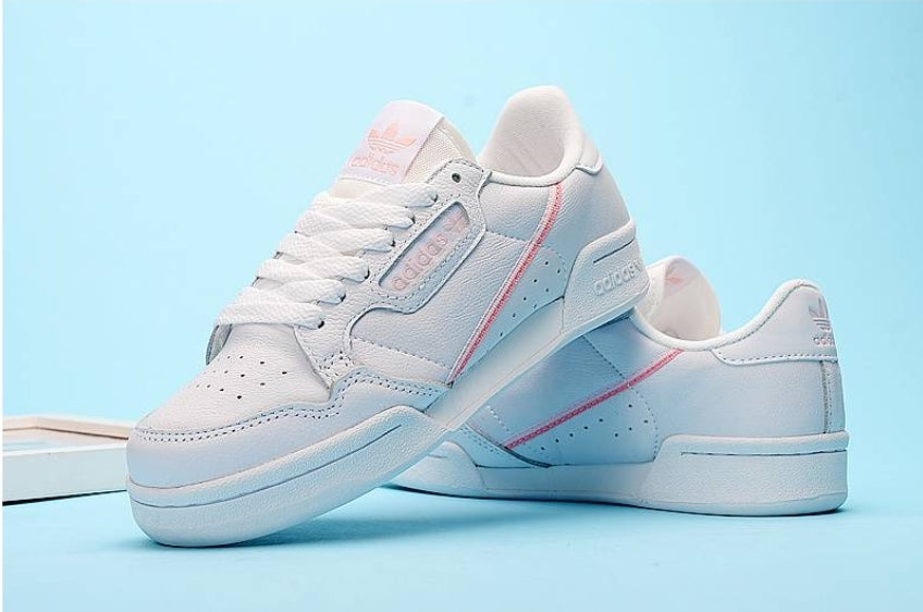 Les baskets Adidas Continental allient performance et style intemporel.
Leur silhouette élégante.pas cher.le moins cher.