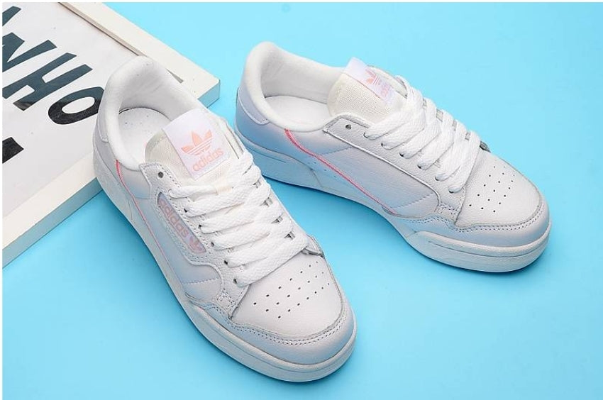 Les baskets Adidas Continental allient performance et style intemporel.
Leur silhouette élégante.pas cher.le moins cher.