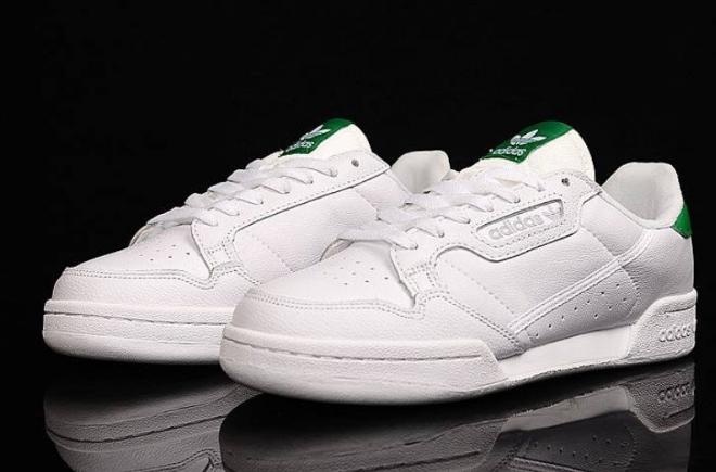 Les baskets Adidas Continental allient performance et style intemporel.
Leur silhouette élégante.pas cher.le moins cher.