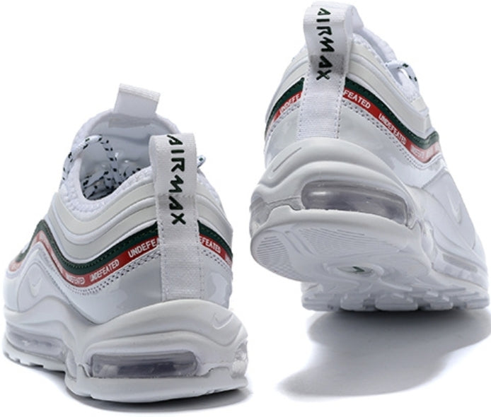 Les baskets Nike Air Max 97 sont synonymes de style emblématique et de confort absolu. Leur design ondulé distinctif.pas cher. Le moins cher.