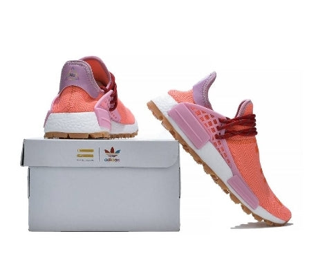les baskets Adidas Human Race NMD x Pharrell Yellow " Femme  sont un témoignage de l'engagement d'Adidas à combiner style et innovation.
