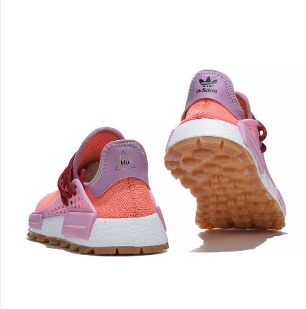 les baskets Adidas Human Race NMD x Pharrell Yellow " Femme  sont un témoignage de l'engagement d'Adidas à combiner style et innovation.