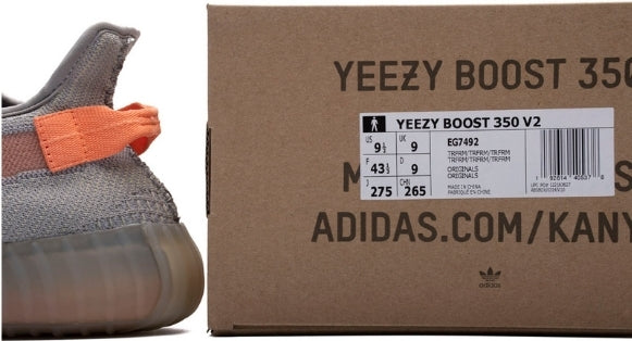 Les Adidas Yeezy 350 Boost V2 Mono Mist Femme , entre Adidas et Kanye West, sont emblématiques pour leur design innovant et leur confort inégalé.