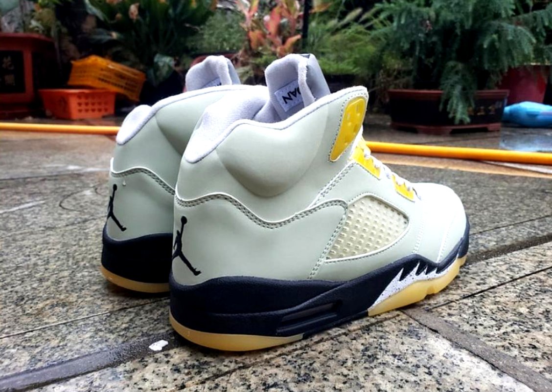 Les baskets Air Jordan 5 offrent un style audacieux et une performance exceptionnelle. leur design unique emblématique. Pas cher. Le moins cher.