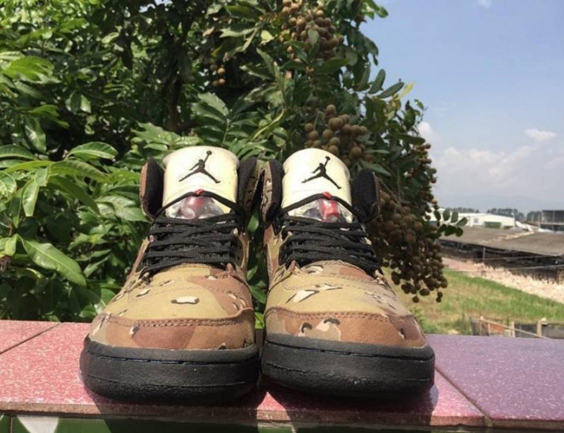 Les baskets Air Jordan 5 offrent un style audacieux et une performance exceptionnelle. leur design unique emblématique. Pas cher. Le moins cher.