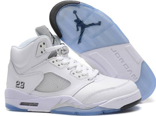 Les baskets Air Jordan 5 offrent un style audacieux et une performance exceptionnelle. leur design unique emblématique. Pas cher. Le moins cher.