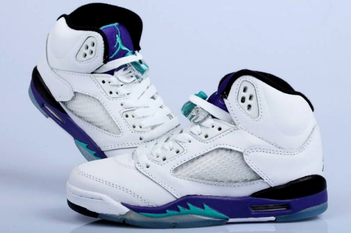 Les baskets Air Jordan 5 offrent un style audacieux et une performance exceptionnelle. leur design unique emblématique. Pas cher. Le moins cher.