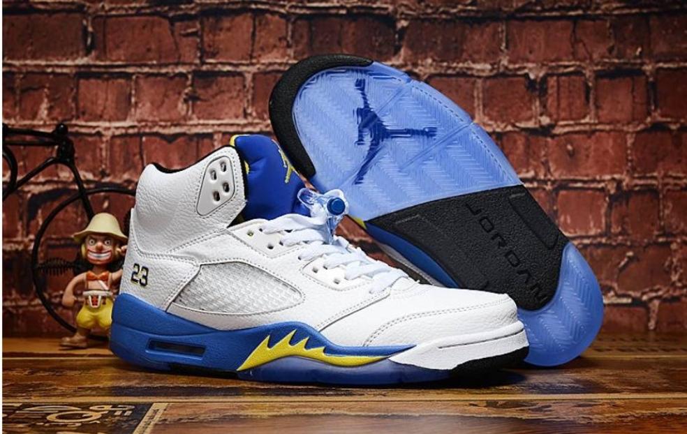 Les baskets Air Jordan 5 offrent un style audacieux et une performance exceptionnelle. leur design unique emblématique. Pas cher. Le moins cher.