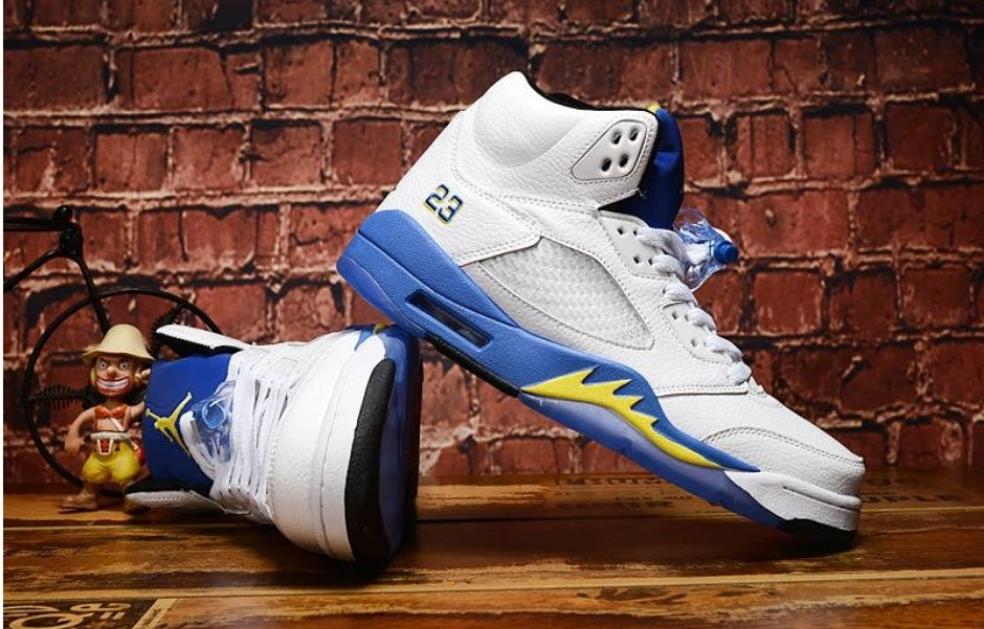 Les baskets Air Jordan 5 offrent un style audacieux et une performance exceptionnelle. leur design unique emblématique. Pas cher. Le moins cher.