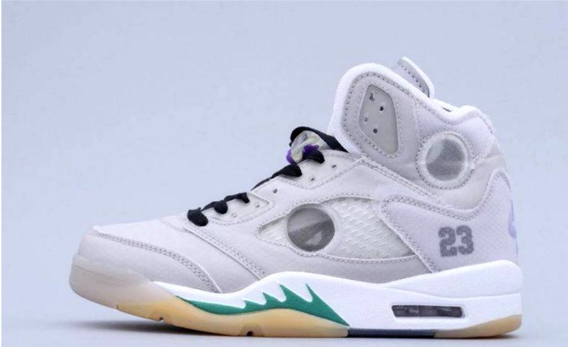 Les baskets Air Jordan 5 offrent un style audacieux et une performance exceptionnelle. leur design unique emblématique. Pas cher. Le moins cher.