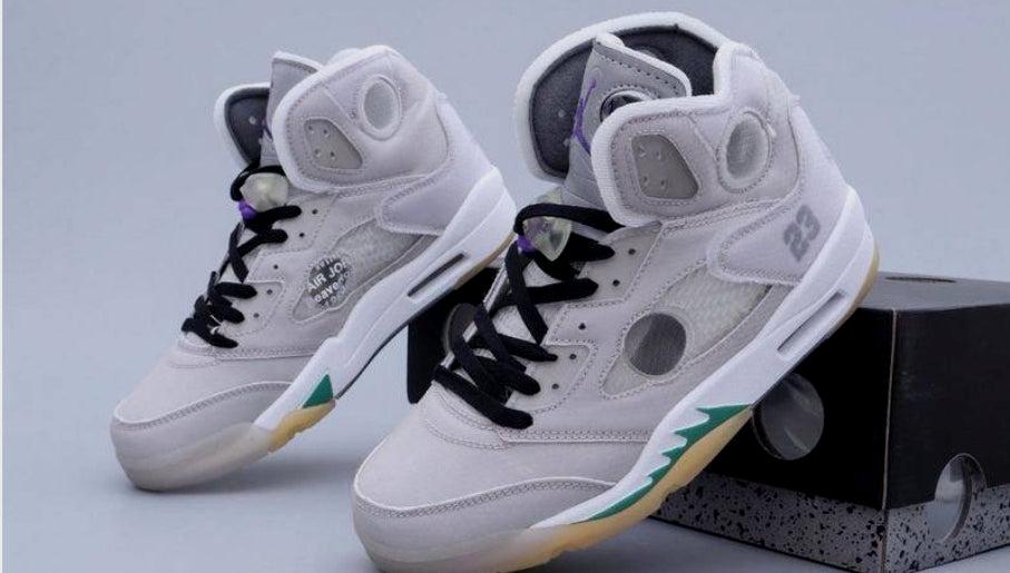 Les baskets Air Jordan 5 offrent un style audacieux et une performance exceptionnelle. leur design unique emblématique. Pas cher. Le moins cher.