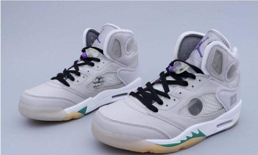 Les baskets Air Jordan 5 offrent un style audacieux et une performance exceptionnelle. leur design unique emblématique. Pas cher. Le moins cher.