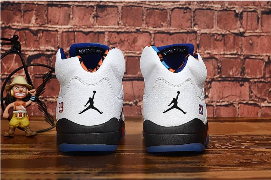 Les baskets Air Jordan 5 offrent un style audacieux et une performance exceptionnelle. leur design unique emblématique. Pas cher. Le moins cher.