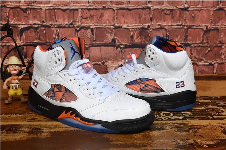 Les baskets Air Jordan 5 offrent un style audacieux et une performance exceptionnelle. leur design unique emblématique. Pas cher. Le moins cher.