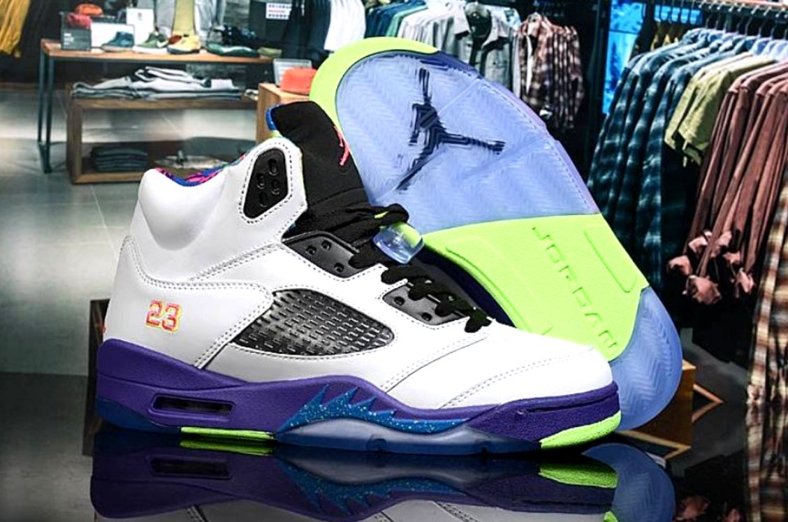 Les baskets Air Jordan 5 offrent un style audacieux et une performance exceptionnelle. leur design unique emblématique. Pas cher. Le moins cher.