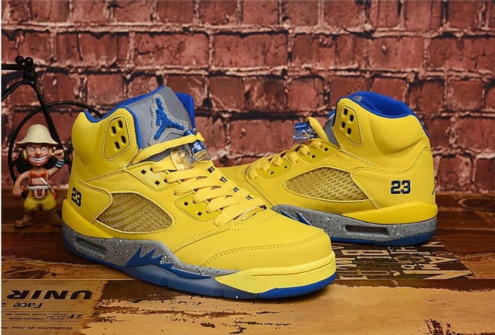 Les baskets Air Jordan 5 offrent un style audacieux et une performance exceptionnelle. leur design unique emblématique. Pas cher. Le moins cher.