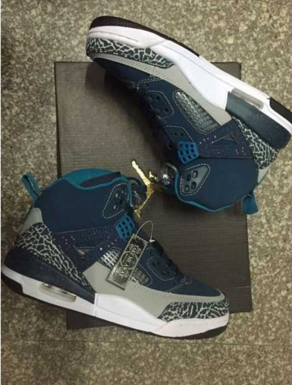 Les baskets Air Jordan 3 offrent un style légendaire et une performance exceptionnelle et unique.pas cher. le moins cher
