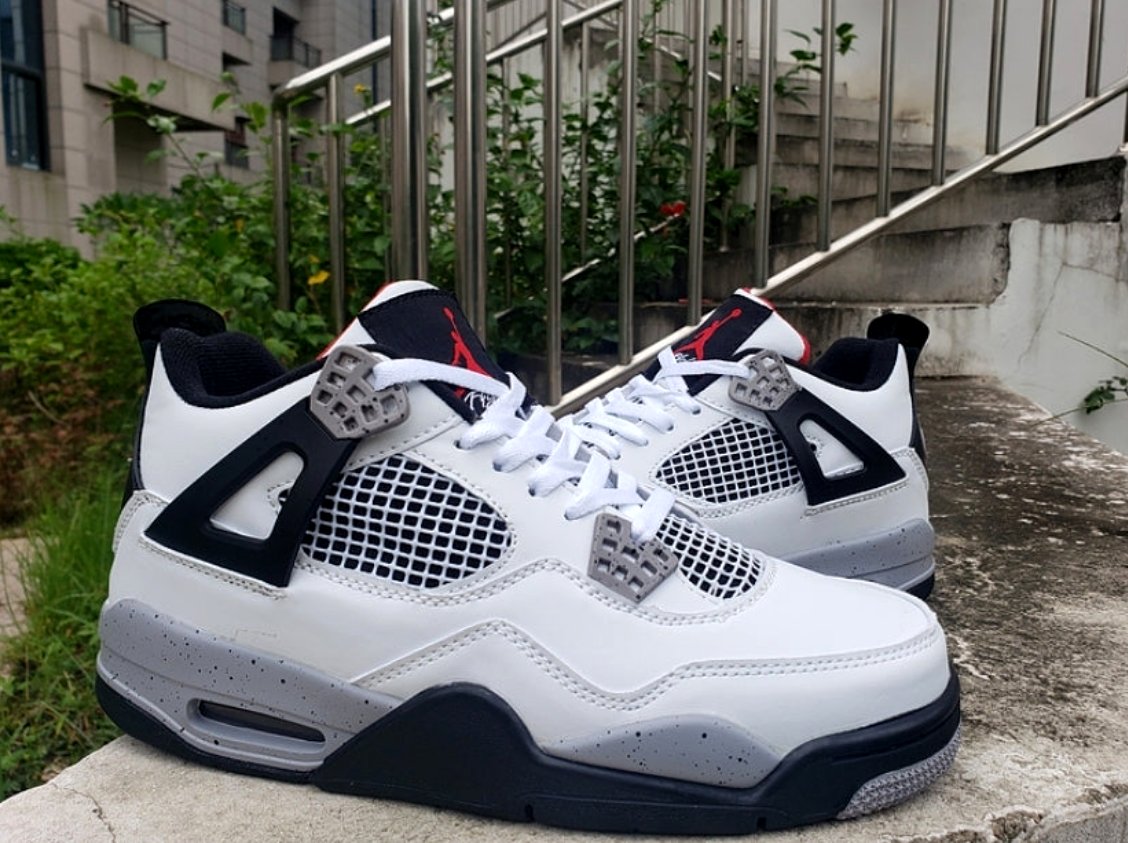 Les baskets Air Jordan 4 offrent un style iconique et une performance remarquable.
leur design distinctif pas cher. le moin cher.