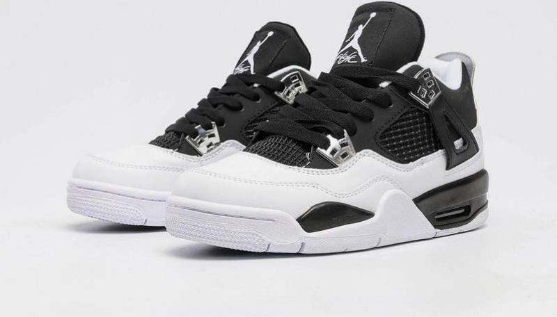 Les baskets Air Jordan 4 offrent un style iconique et une performance remarquable.
leur design distinctif pas cher. le moin cher.