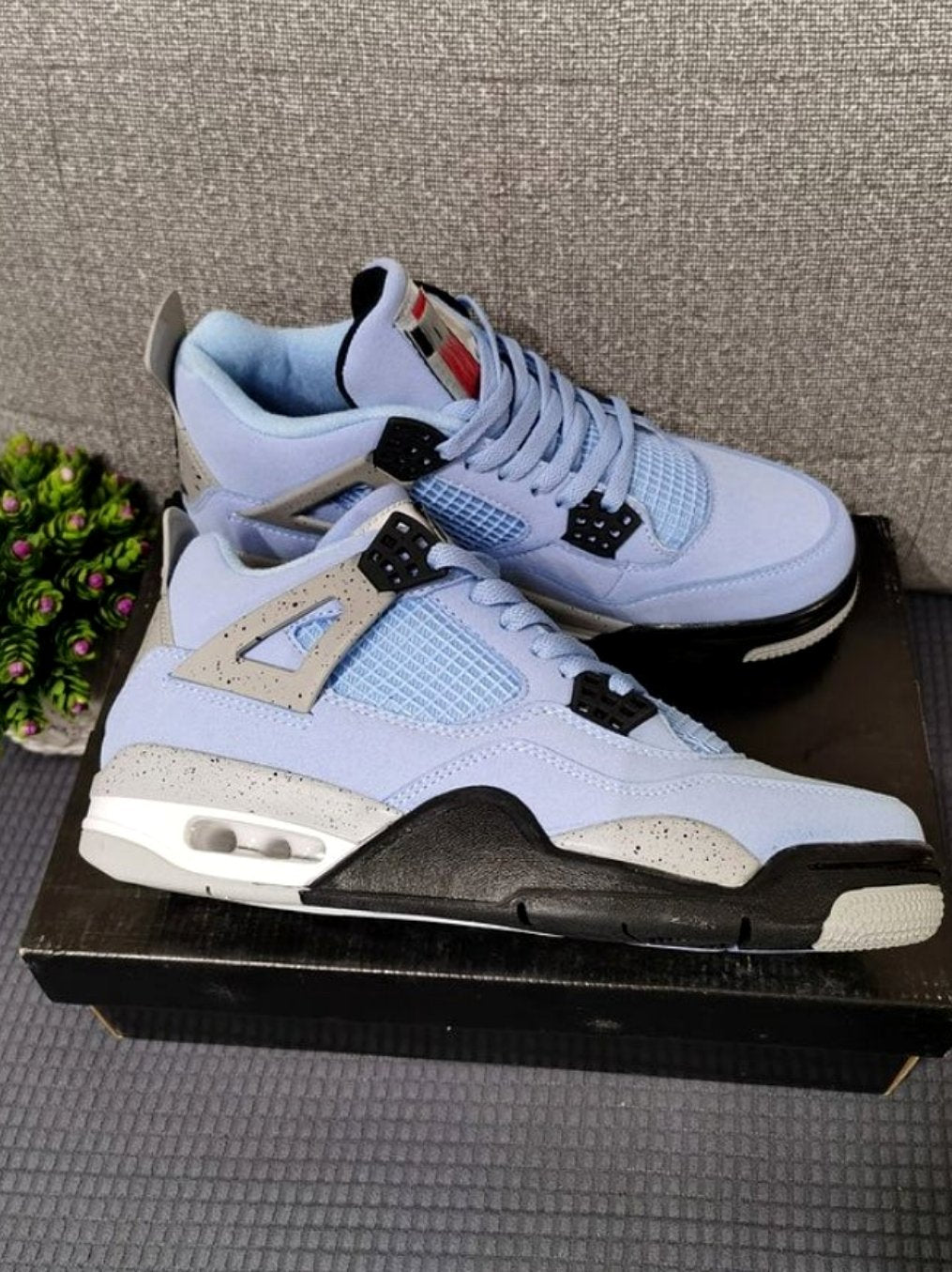 Les baskets Air Jordan 4 offrent un style iconique et une performance remarquable.
leur design distinctif pas cher. le moin cher.