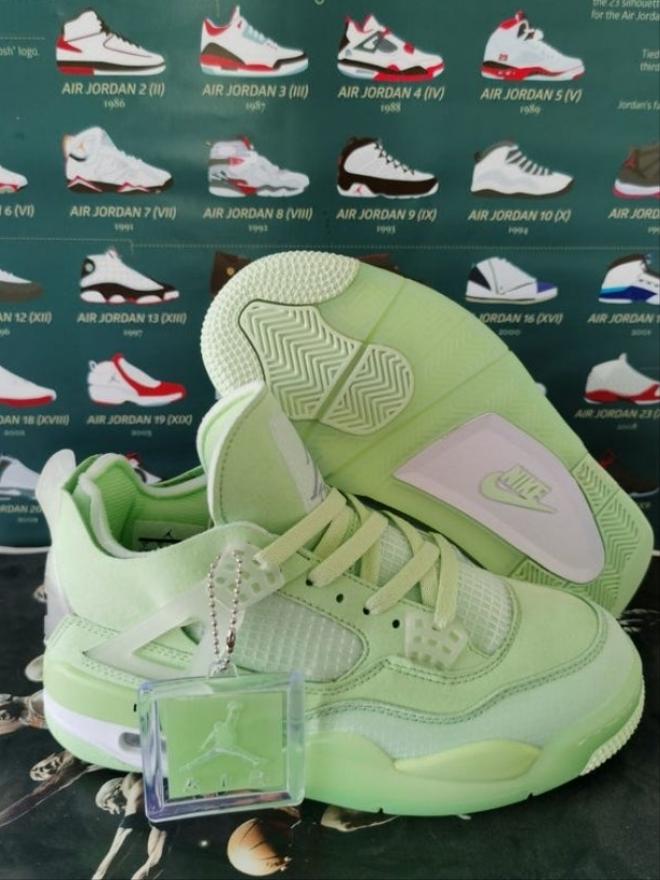 Les baskets Air Jordan 4 offrent un style légendaire et une performance exceptionnelle et unique.pas cher. le moins cher