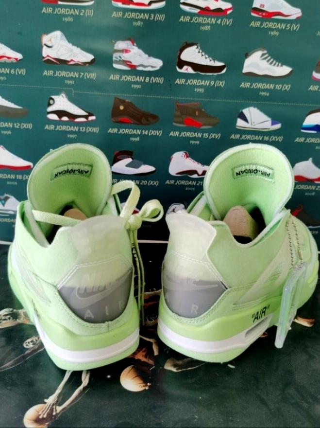 Les baskets Air Jordan 4 offrent un style légendaire et une performance exceptionnelle et unique.pas cher. le moins cher