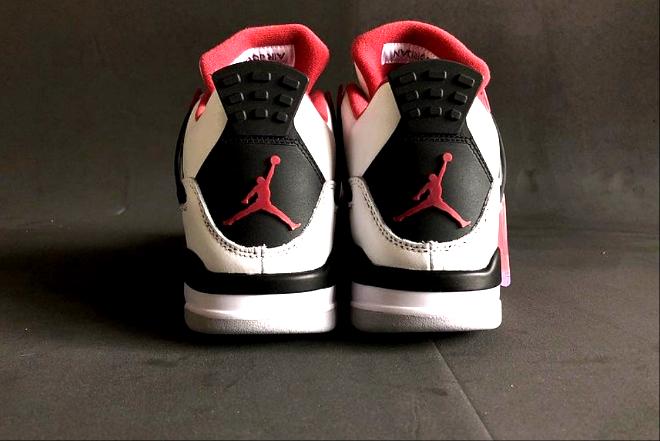 Les baskets Air Jordan 4 offrent un style iconique et une performance remarquable.
leur design distinctif pas cher. le moin cher.