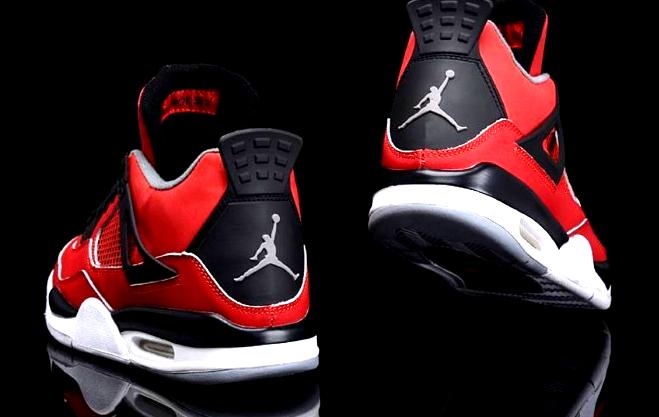 Les baskets Air Jordan 4 offrent un style iconique et une performance remarquable.
leur design distinctif pas cher. le moin cher.