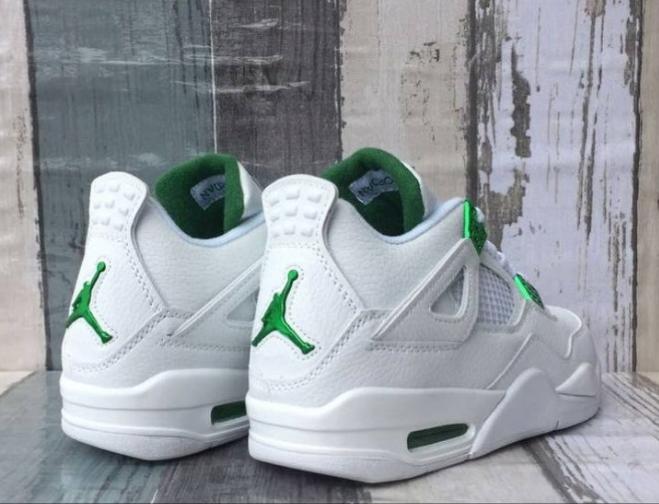 Les baskets Air Jordan 4 offrent un style iconique et une performance remarquable.
leur design distinctif pas cher. le moin cher.