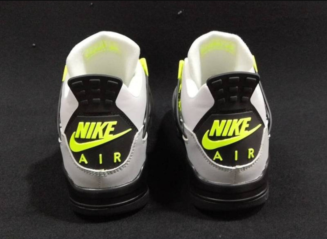 Les baskets Air Jordan 4 offrent un style iconique et une performance remarquable.
leur design distinctif pas cher. le moin cher.