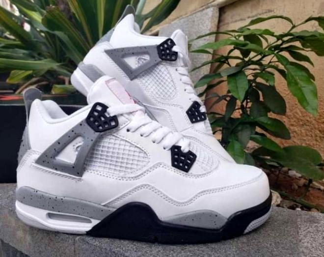 Les baskets Air Jordan 4 offrent un style iconique et une performance remarquable.
leur design distinctif pas cher. le moin cher.