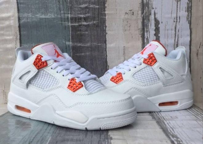 Les baskets Air Jordan 4 offrent un style iconique et une performance légendaire.
De plus, leur design emblématique et leur utilisation.