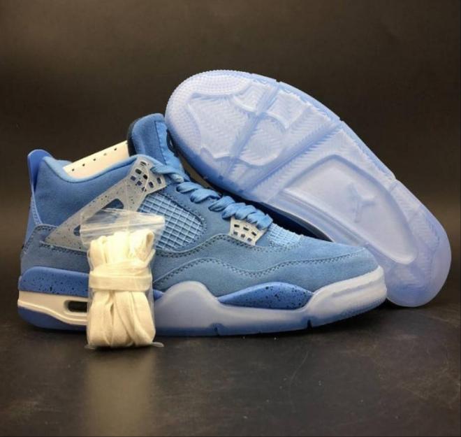 Les baskets Air Jordan 4 offrent un style iconique et une performance remarquable.
leur design distinctif pas cher. le moin cher.