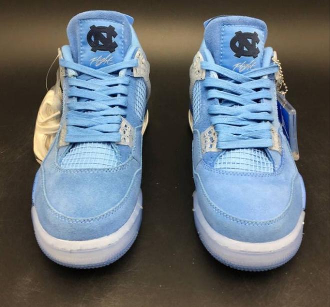 Les baskets Air Jordan 4 offrent un style iconique et une performance remarquable.
leur design distinctif pas cher. le moin cher.