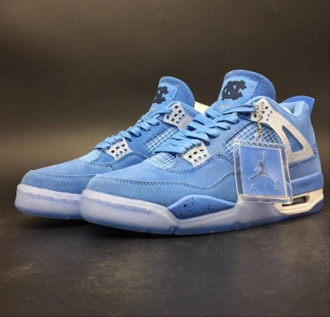 Les baskets Air Jordan 4 offrent un style iconique et une performance remarquable.
leur design distinctif pas cher. le moin cher.