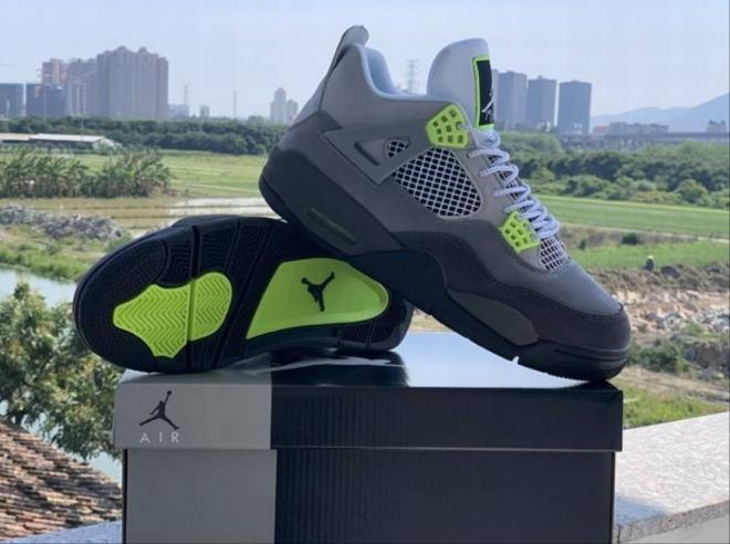 Les baskets Air Jordan 4 offrent un style iconique et une performance remarquable.
leur design distinctif pas cher. le moin cher.