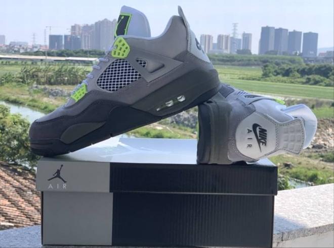 Les baskets Air Jordan 4 offrent un style iconique et une performance remarquable.
leur design distinctif pas cher. le moin cher.