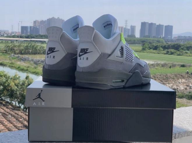 Les baskets Air Jordan 4 offrent un style iconique et une performance remarquable.
leur design distinctif pas cher. le moin cher.