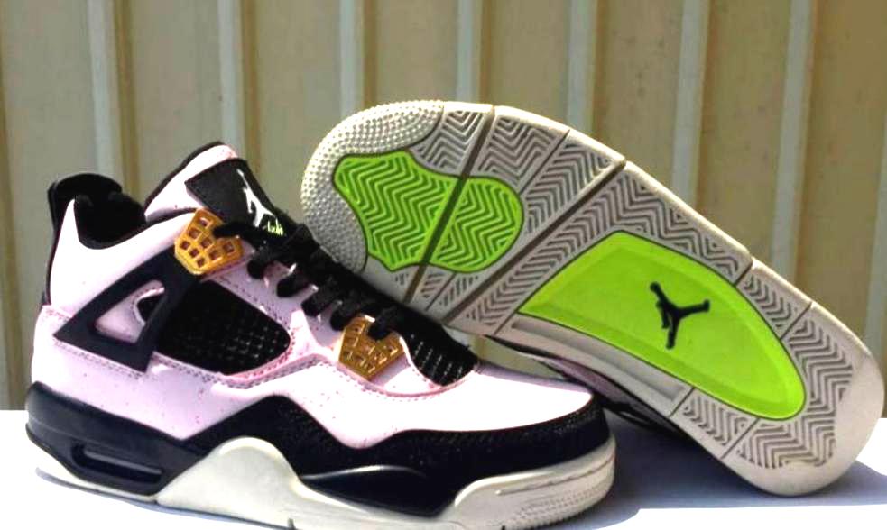 Les baskets Air Jordan 4 offrent un style iconique et une performance remarquable.
leur design distinctif pas cher. le moin cher.