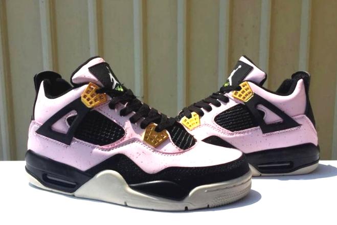Les baskets Air Jordan 4 offrent un style iconique et une performance remarquable.
leur design distinctif pas cher. le moin cher.