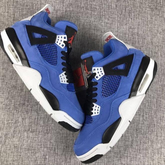 Les baskets Air Jordan 4 offrent un style iconique et une performance remarquable.
leur design distinctif pas cher. le moin cher.
