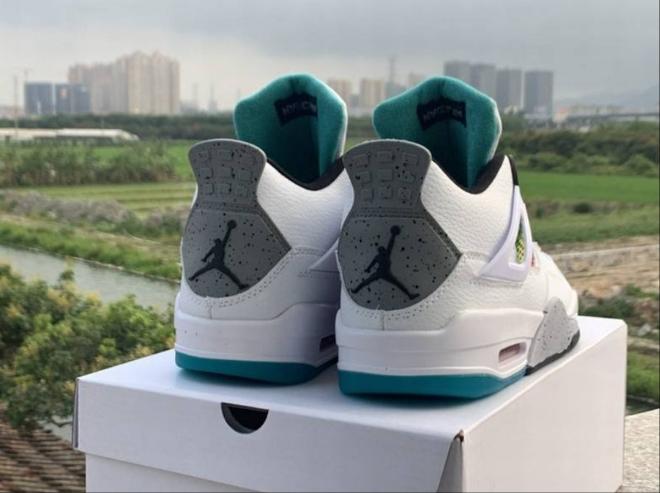 Les baskets Air Jordan 4 offrent un style iconique et une performance remarquable.
leur design distinctif pas cher. le moin cher.