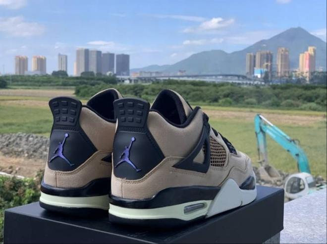 Les baskets Air Jordan 4 offrent un style iconique et une performance remarquable.
leur design distinctif pas cher. le moin cher.