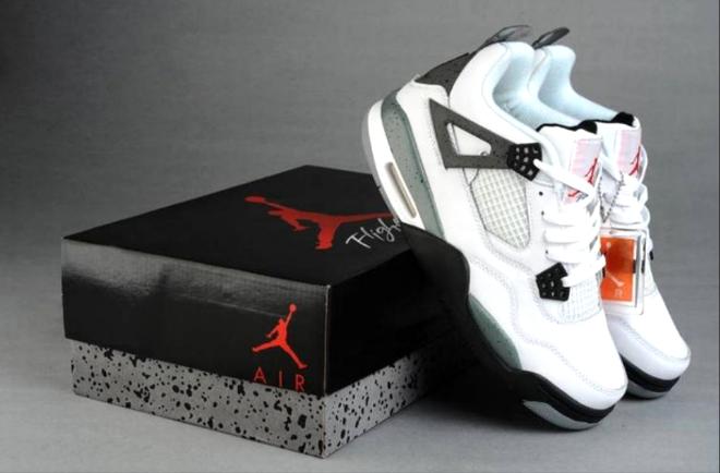 Les baskets Air Jordan 4 offrent un style iconique et une performance remarquable.
leur design distinctif pas cher. le moin cher.